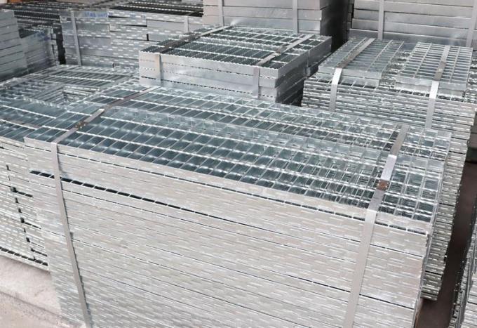 40x5x3 Outdoor Floor Forge Walkway Galvanised Steel Grating Industrial Grates 1