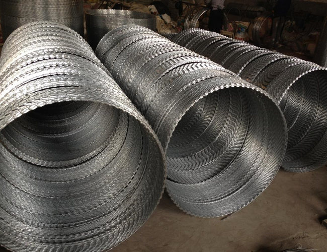 2.5 Dia 1.5cm  Chain Link Razor Blade Wire Fence BTO 10 Anti Blocking 0