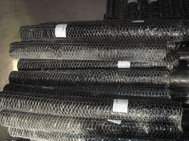 0.42mm Galvanized 1.2m High Chicken Wire Mesh Fence For Rabbits Cage 2