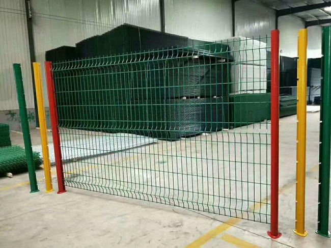 Pre Galvanized PVC Coated Green 3D Welded Wire Mesh Fence 4mm 2 Curvy 1