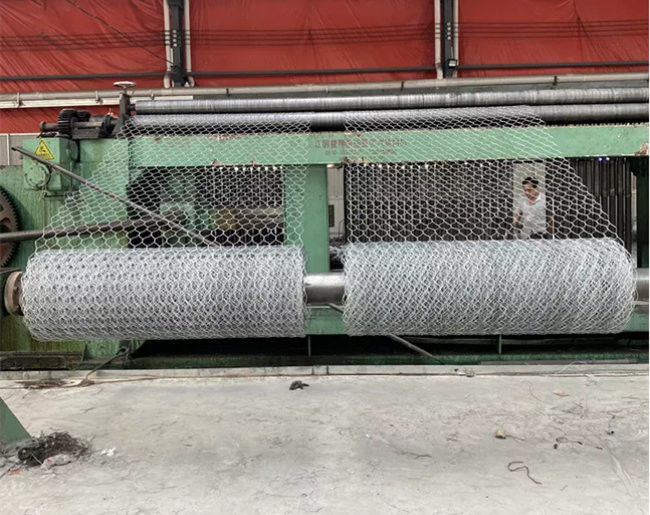 2.0mm 60*80mm Hole Size Pvc Coated Gabion Box For River Embankment Mattress 0